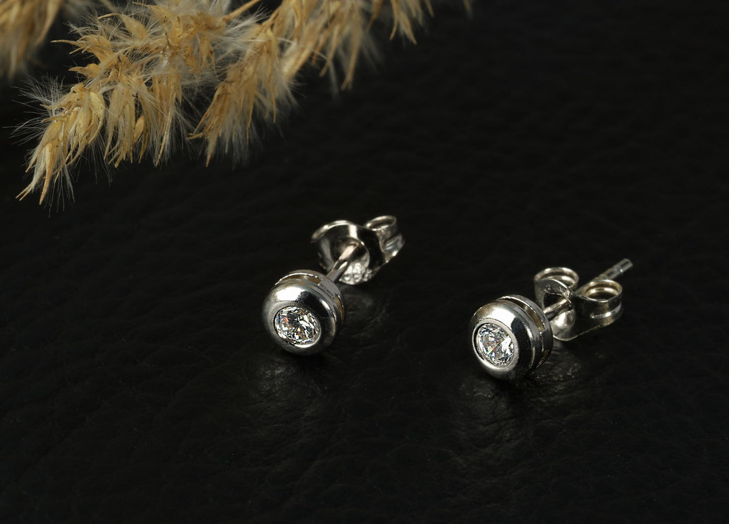 333/- Gold Ohrstecker mit Zirkonia, Ø 4 mm, Weißgold, 8 Karat